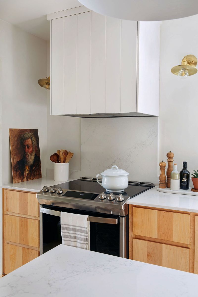 Kitchen from a Single family homes project near Montreal (Greater Montreal) by AUB&CO Intérieurs