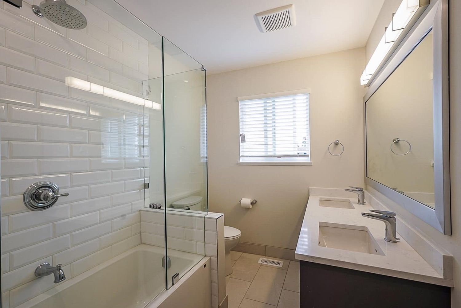 Salle de bain d'un projet de Maisons unifamiliales près de Vancouver (Région du Grand Vancouver) de Nicons Enterprises LTD.