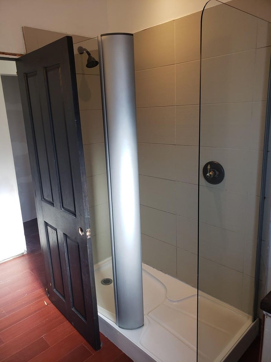 Bathroom from a Recovered materials project near Saint-Jerome (Laurentides) by L.Écono Écolo
