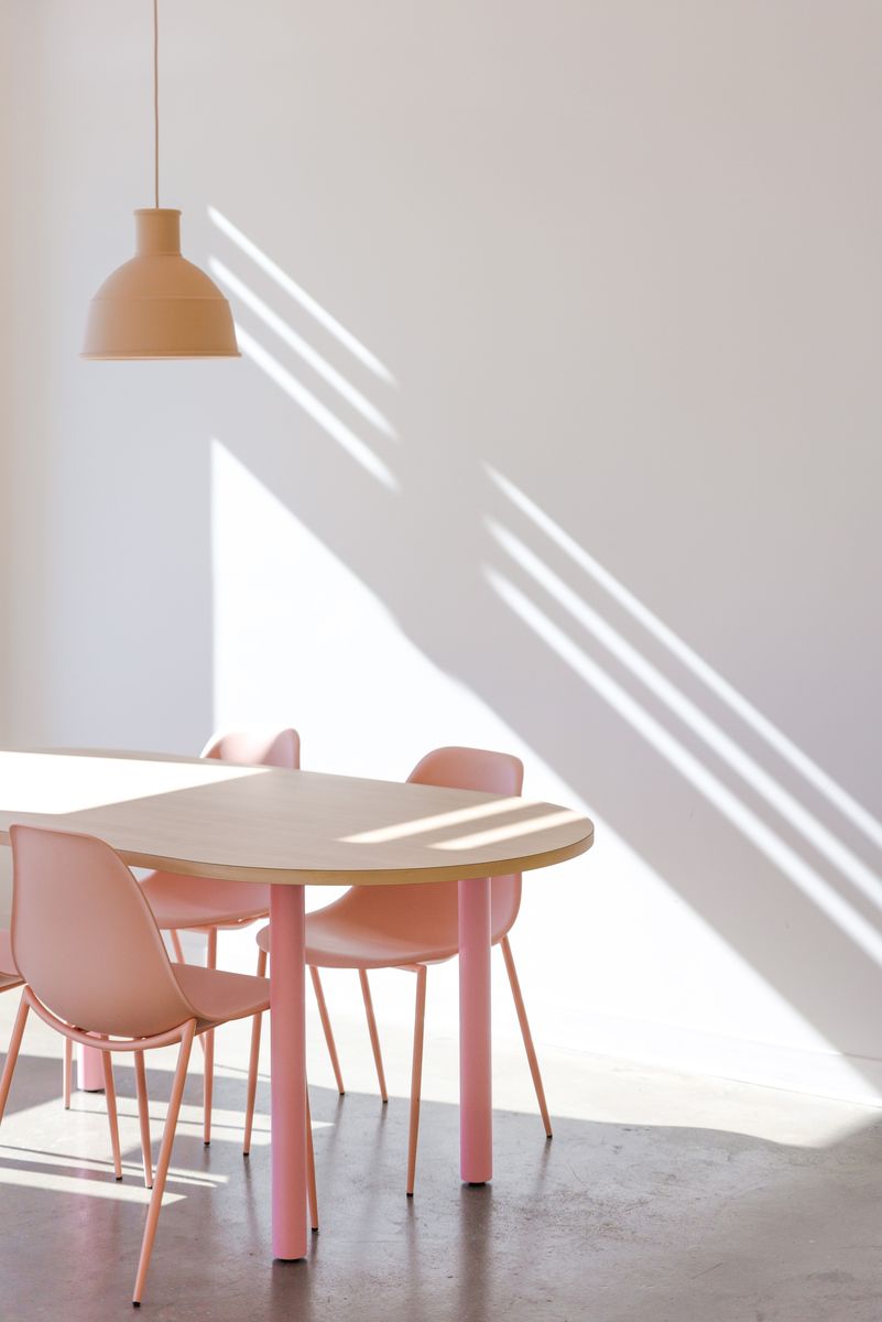 Comedor de un proyecto de tipo Muebles cerca de Ciudad de Quebec - Lévis por Quinzhee Architecture