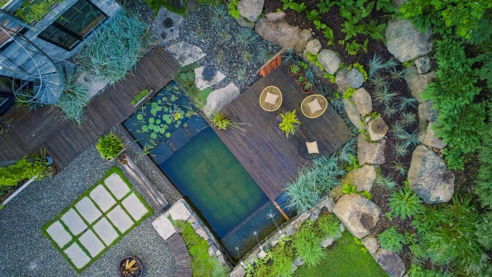 Patio trasero de un proyecto de tipo Piscinas naturales cerca de Ciudad de Quebec - Lévis por Repères