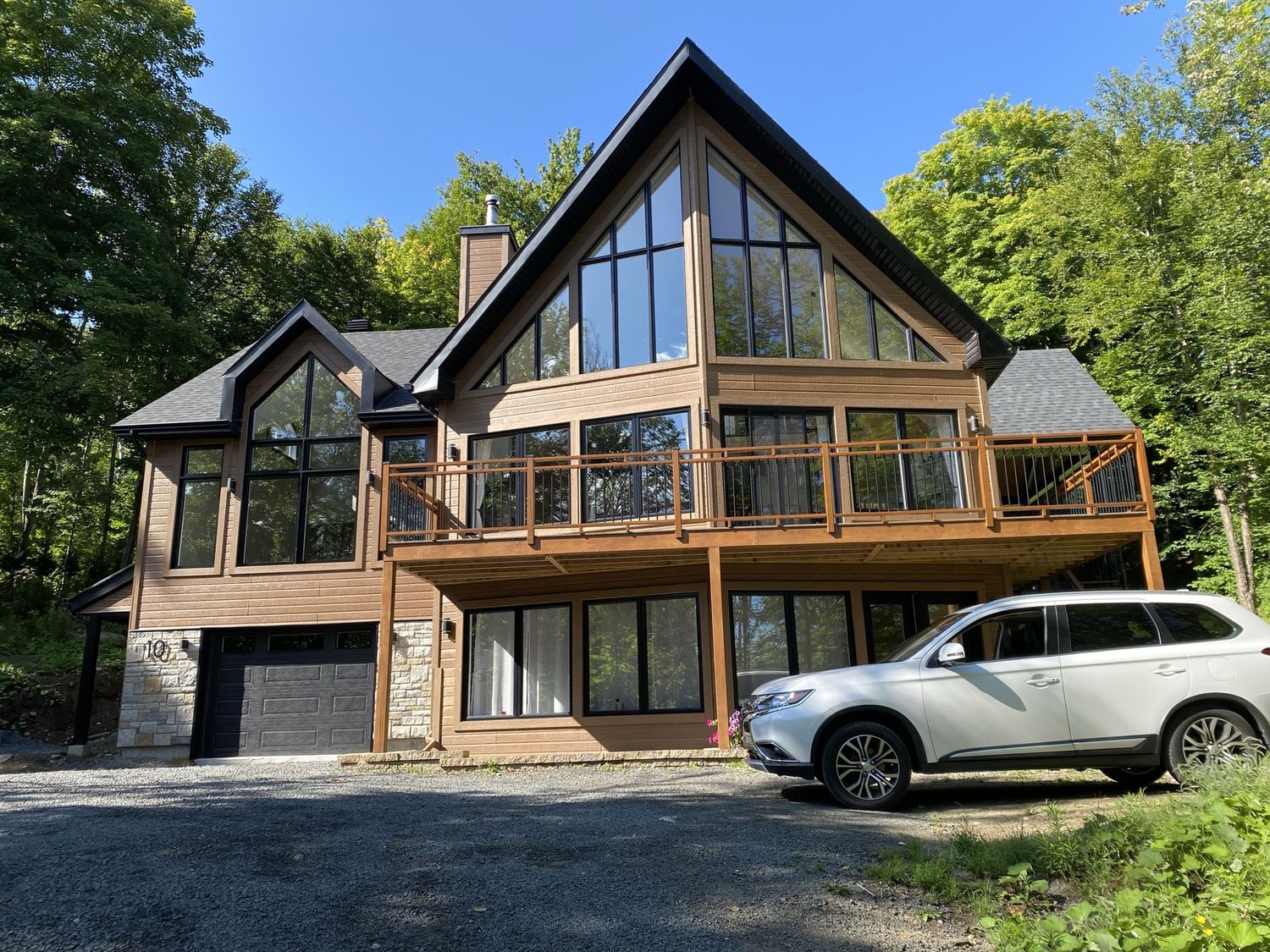 Driveway from a Home extensions project near Saint-Jerome (Laurentides) by Conception G.R