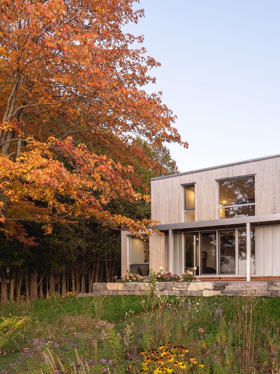 Front Yard from a Single family homes project near Gatineau (Outaouais) by Atelier L'Abri