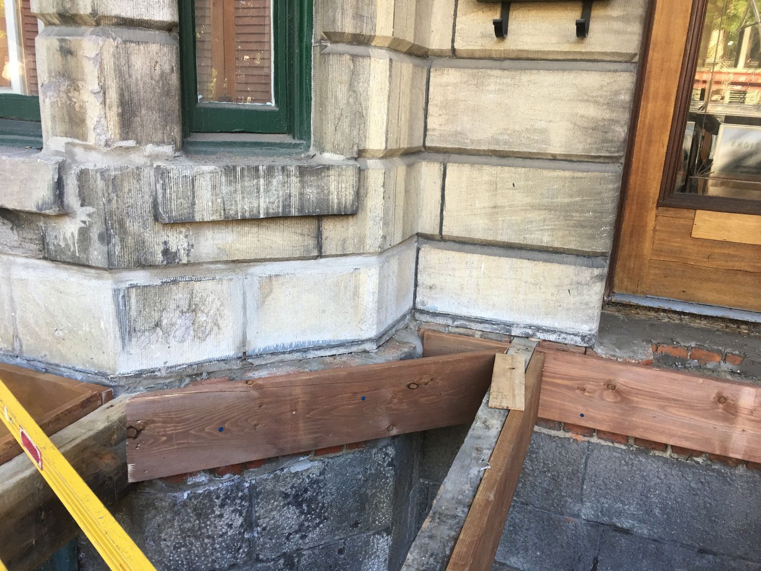 Travaux - Extérieur d'un projet de Bâtiments multi-résidentiels et tours d'habitations près de Montréal/Laval/Longueuil (Grand Montréal) de Les Constructions du Patrimoine J.S. INC.