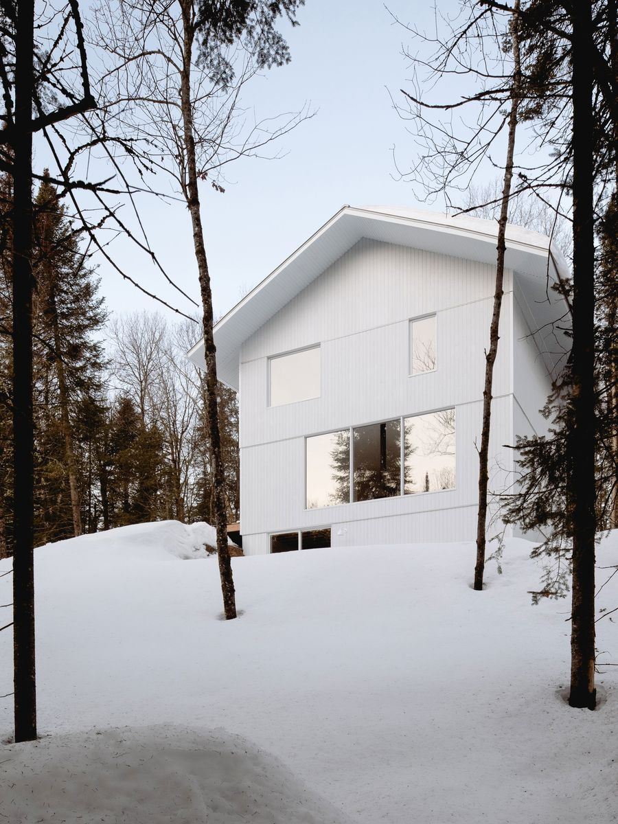 Fachada frontal de un proyecto de tipo Viviendas unifamiliares cerca de Saint-Jérôme (Laurentides) por Atelier L'Abri