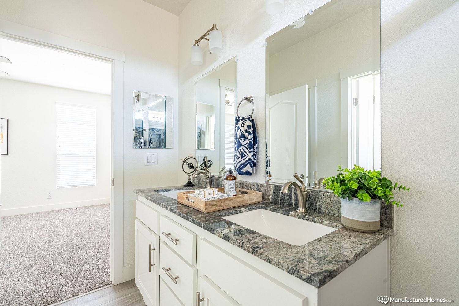 Bathroom from a Prefab and Modular Houses project near San Diego by Ma Williams