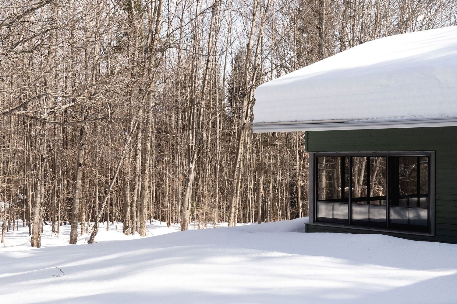 Backyard from a Single family homes project near Saint-Jerome (Laurentides) by Atelier L'Abri