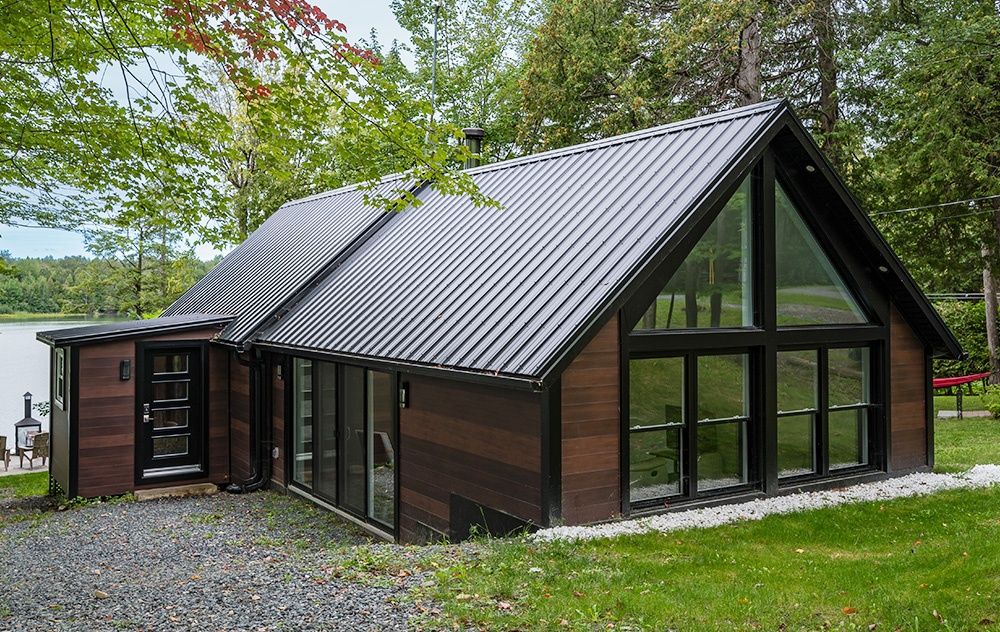 Façade avant d'un projet de Fenêtres près de Granby/Bromont/Cowansville (Estrie) de ARTIK Portes et Fenêtres