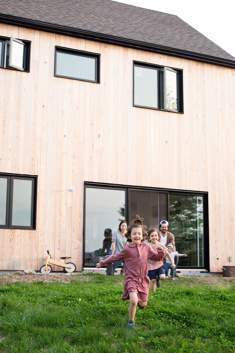 Cour arrière d'un projet de Maisons unifamiliales près de Sherbrooke (Estrie) de UrbanÉco Construction