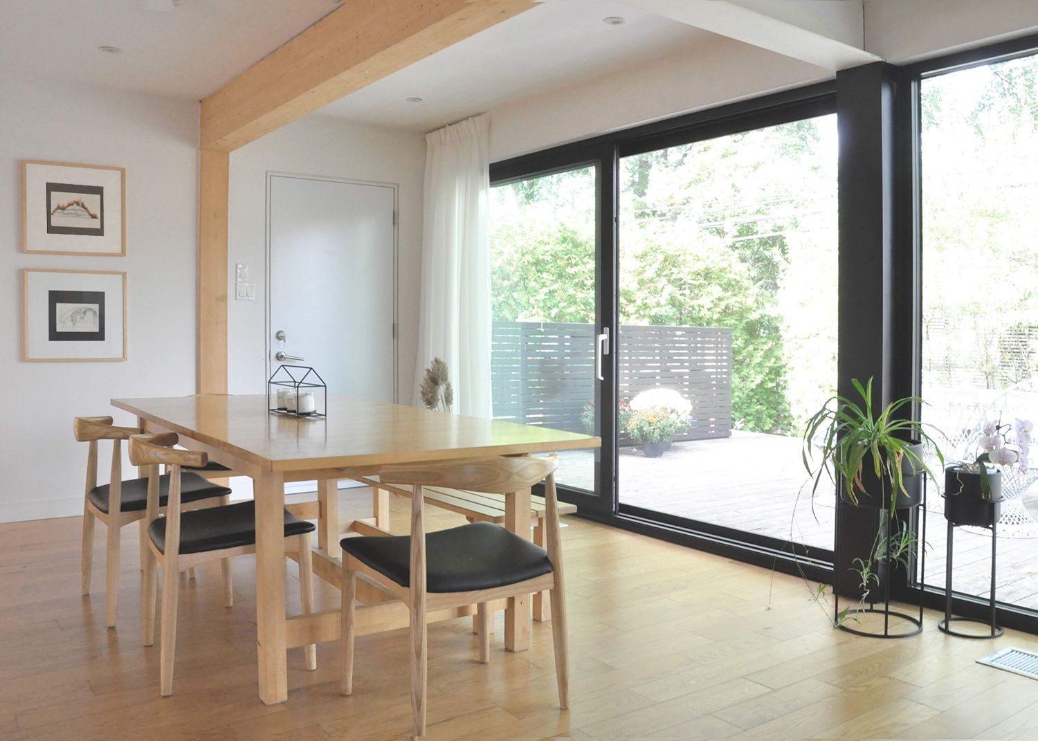 Comedor de un proyecto de tipo Viviendas unifamiliares cerca de Ciudad de Quebec - Lévis por Julie Poisson architecte