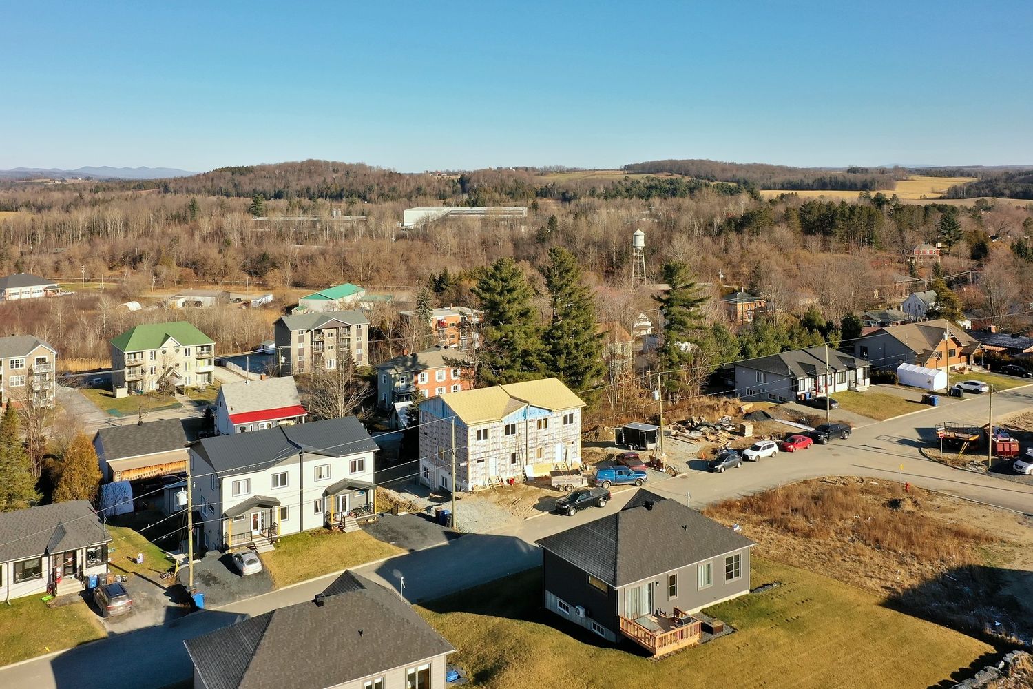 Construcción de exteriores de casas de un proyecto de tipo Viviendas unifamiliares cerca de Sherbrooke (Estrie) por Claire Derome • courtière en immobilier résidentiel