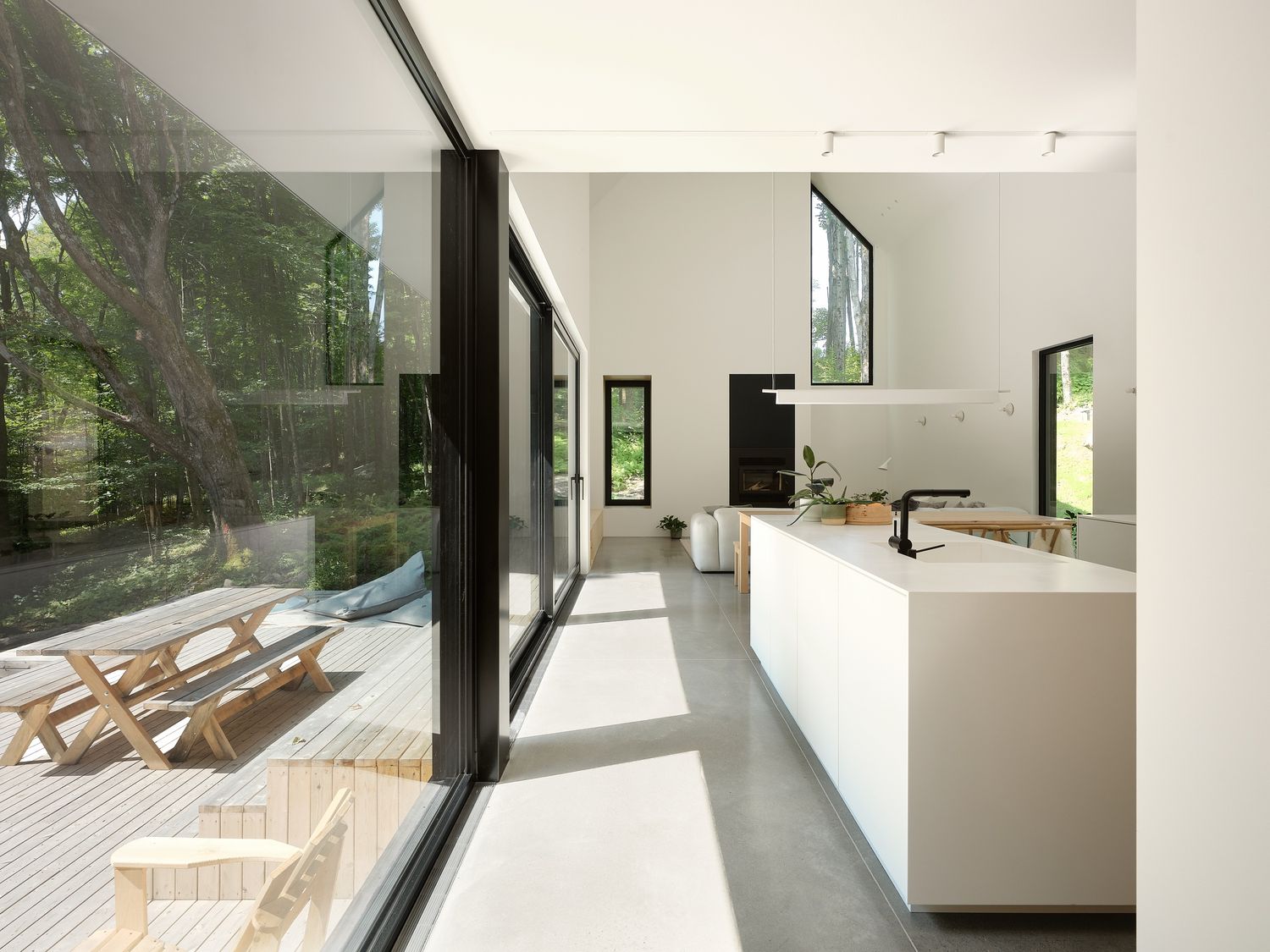 Pasillo interior de un proyecto de tipo Viviendas unifamiliares cerca de Granby - Bromont - Cowansville por Stroph Architecture & Design