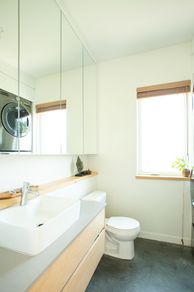 Bathroom from a Single family homes project near Sherbrooke (Estrie) by UrbanEco Construction