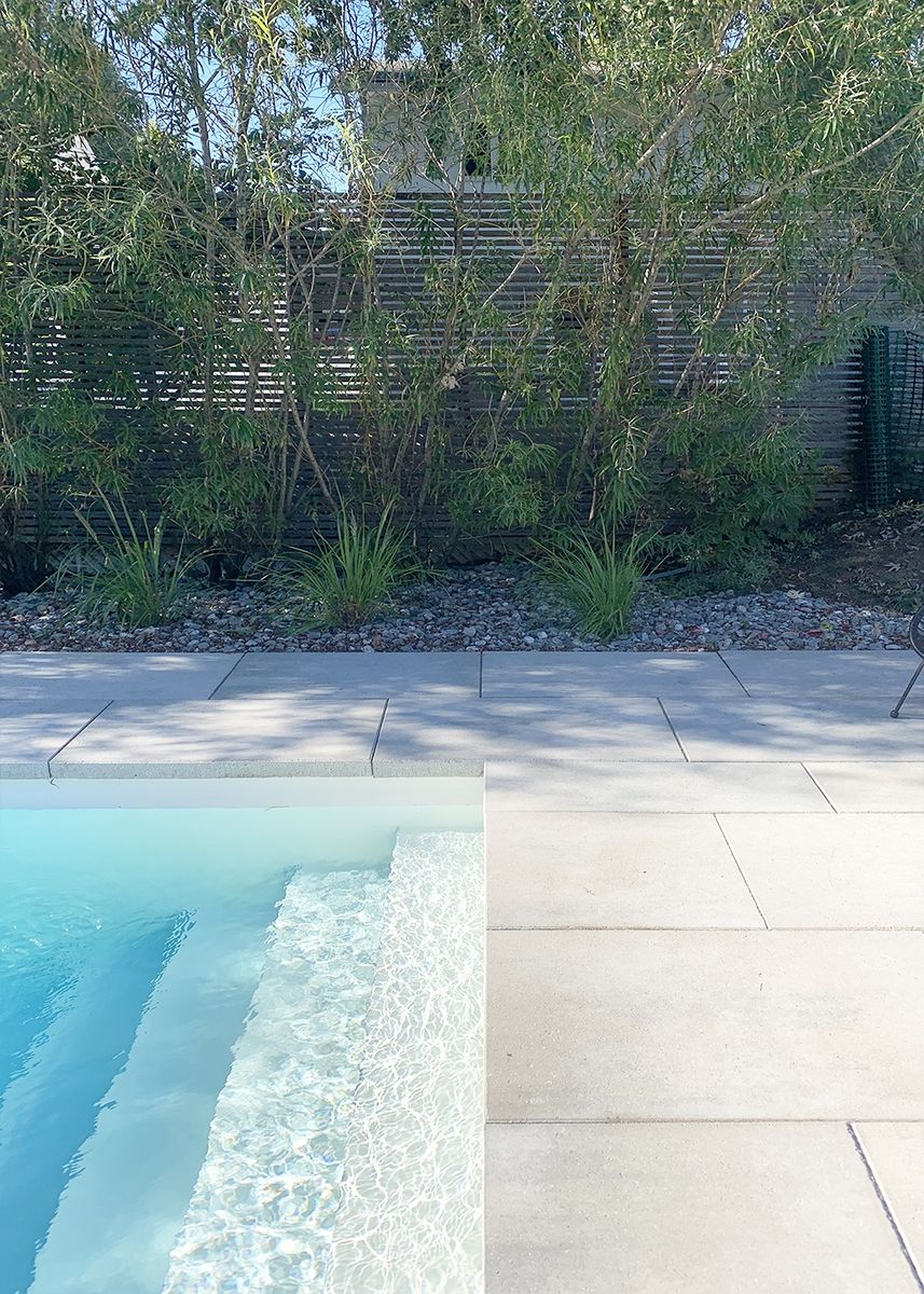 Piscina y estanque natural de un proyecto de tipo Viviendas unifamiliares cerca de Ciudad de Quebec - Lévis por Julie Poisson architecte
