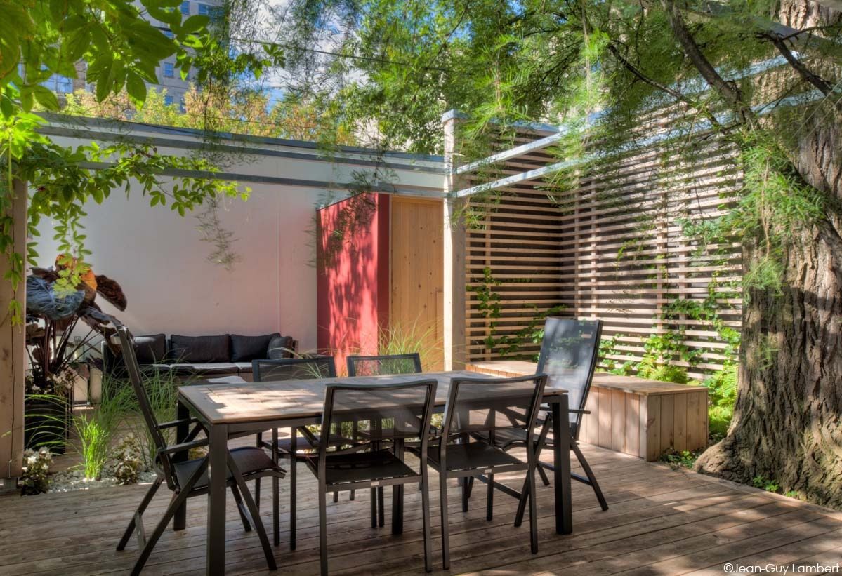 Patio y pérgola de un proyecto de tipo Terrazas  por Atelier Tautem