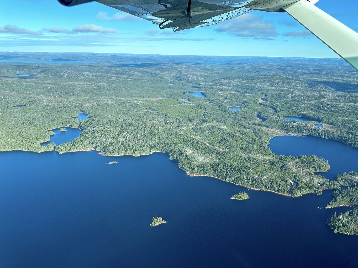 Vue aérienne d'un projet de Systèmes autonomes photovoltaïques près de Trois-Rivières/Shawinigan (Mauricie) de Alternative Solaire inc.