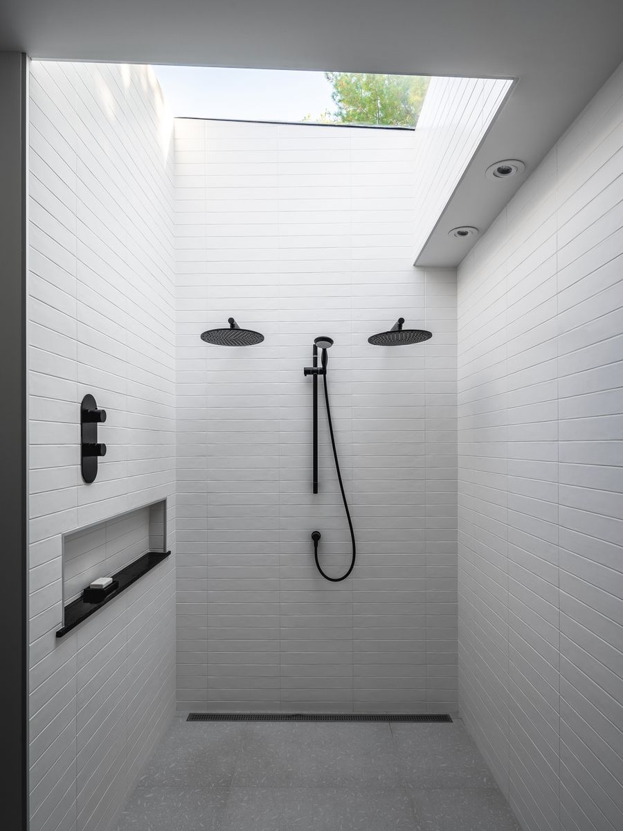 Bathroom from a Single family homes project near Gatineau (Outaouais) by Atelier L'Abri