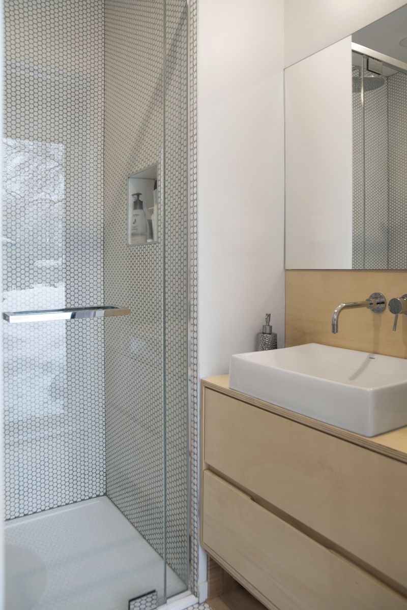 Bathroom from a Home extensions project near Montreal (Greater Montreal) by MOA