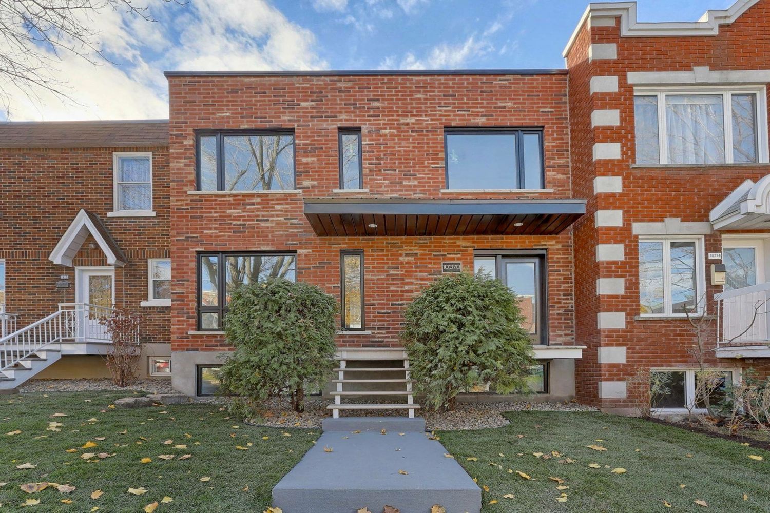 Cour avant d'un projet de Retraits de murs porteurs près de Montréal/Laval/Longueuil (Grand Montréal) de Les Constructions du Patrimoine J.S. INC.