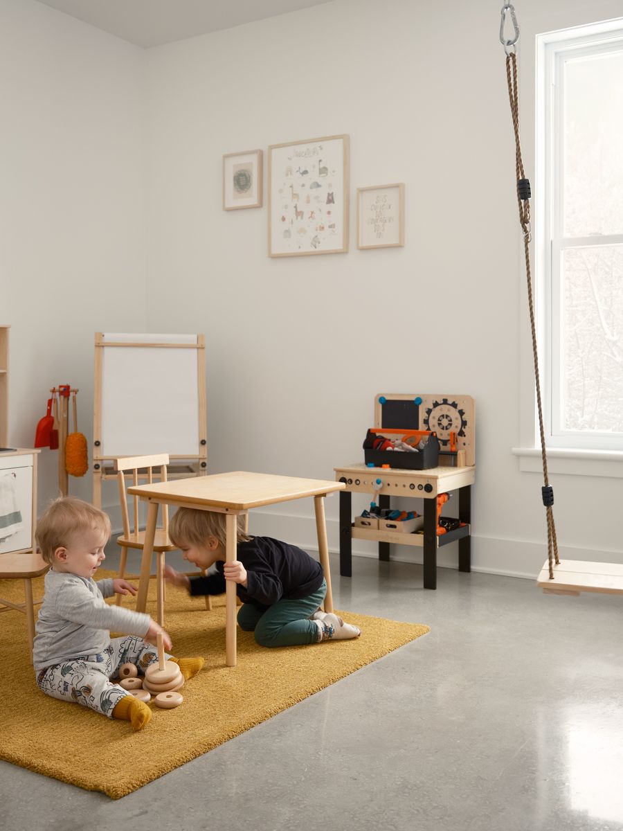 Salón familiar de un proyecto de tipo Viviendas unifamiliares cerca de Montreal (Gran Montreal) por Écorce architecture écologique