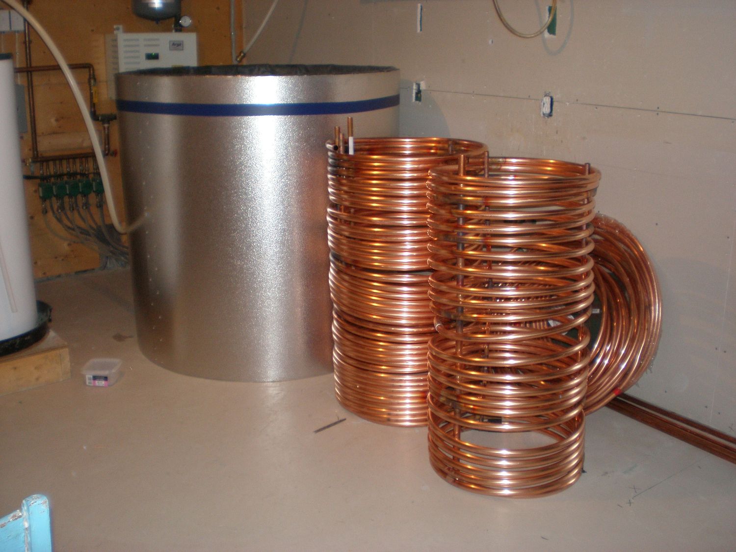Building mechanicals from a Solar thermal collectors project near Trois-Rivières (Mauricie) by Guillemette Energies