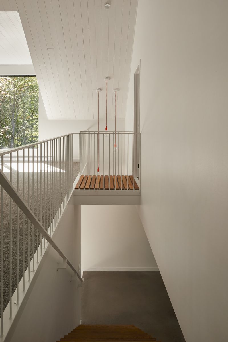 Escaleras de un proyecto de tipo Viviendas unifamiliares cerca de Montreal (Gran Montreal) por GHOCHE ARCHITECTE