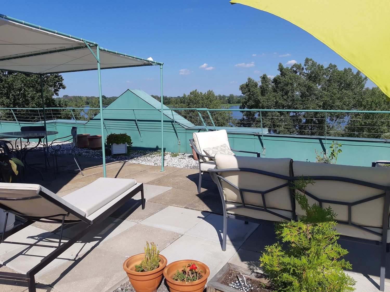 Rooftop Terrace from a Property Valuations project near Montreal (Greater Montreal) by Pascalline Quaedvlieg, real estate broker at IMM agence immobilière