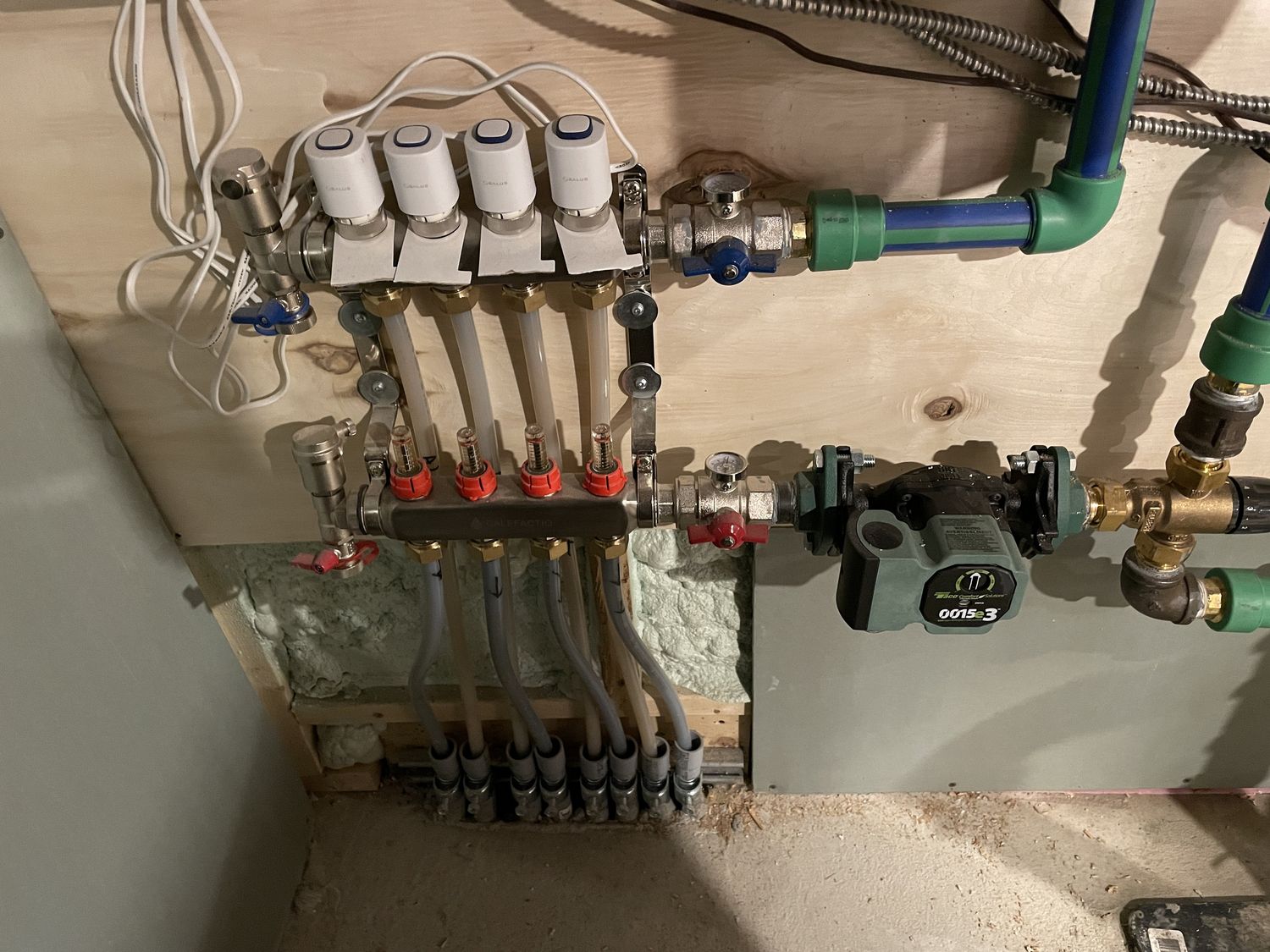 Building mechanicals from a Hot water boilers project near Montreal (Greater Montreal) by Thermo-Rad inc