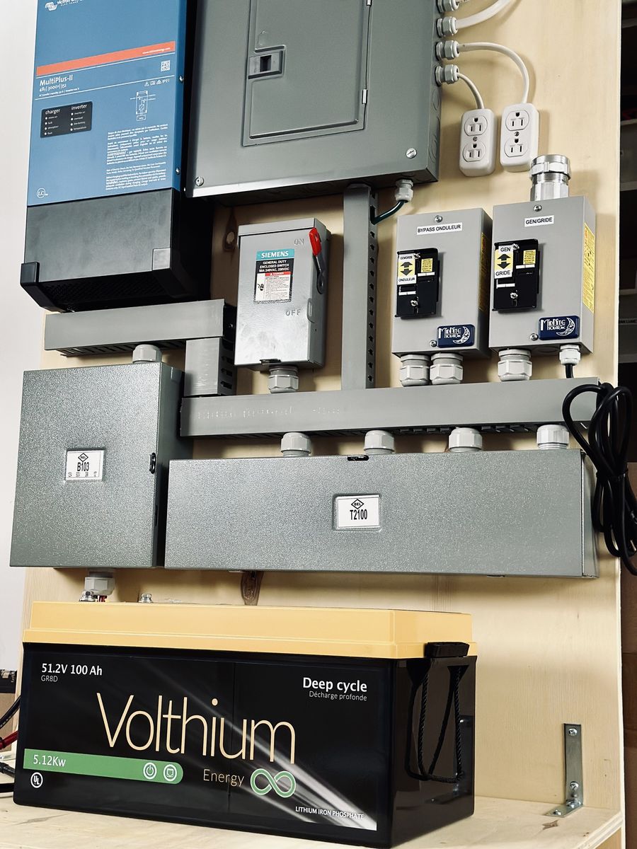 Building mechanicals from a Off-Grid photovoltaic systems project near Montreal (Greater Montreal) by Alternative Solaire inc.