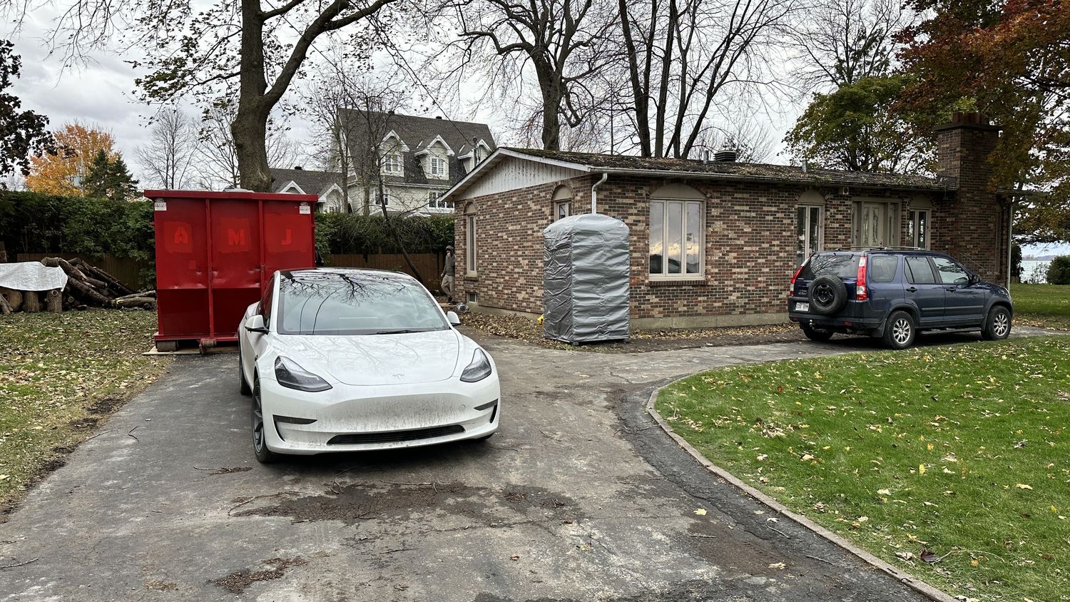Before Starting Renovations from a Construction dumpster project near Saint-Jean-sur-Richelieu (Montérégie) by Conteneurs A.D.