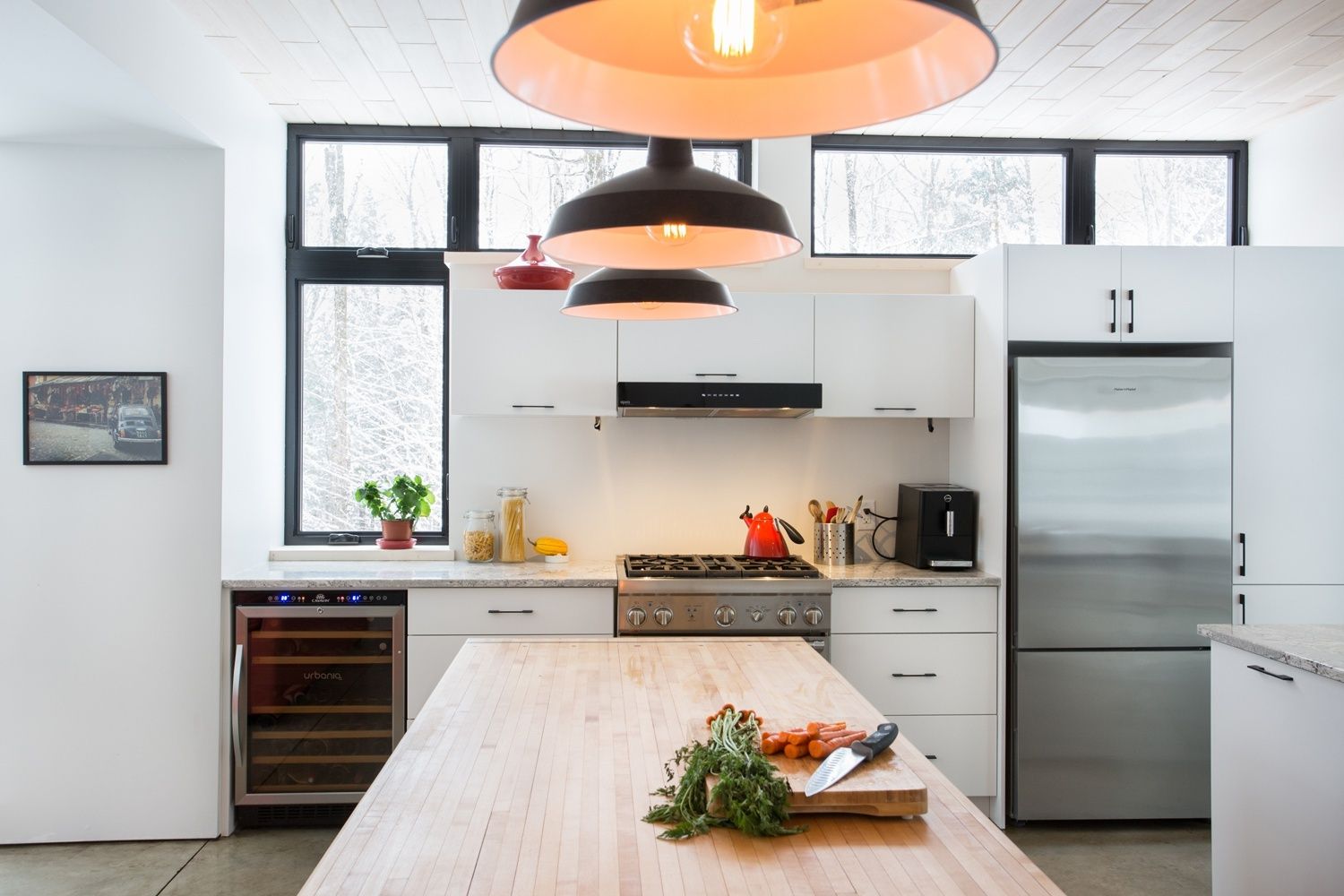 Kitchen from a Single family homes project near Sherbrooke (Estrie) by UrbanEco Construction