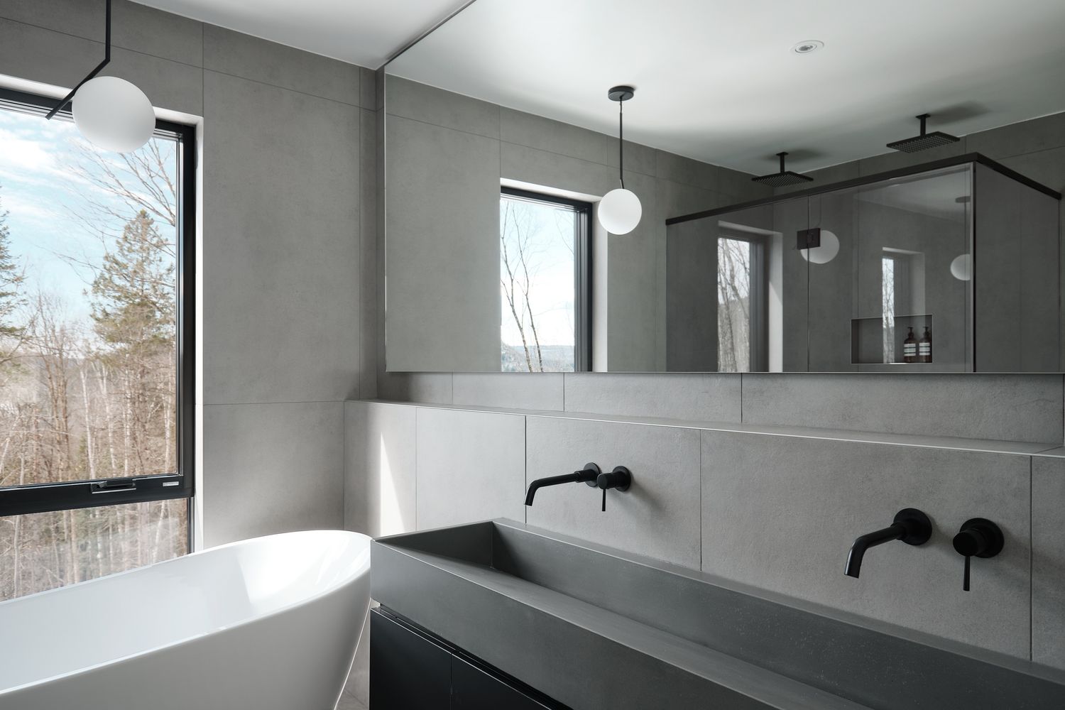 Baño completo de un proyecto de tipo Viviendas unifamiliares cerca de Saint-Jérôme (Laurentides) por Toka Constructions