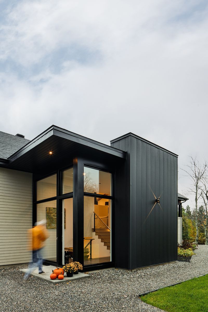 Porch from a Home extensions project near Sherbrooke (Estrie) by Studio MMA Architects