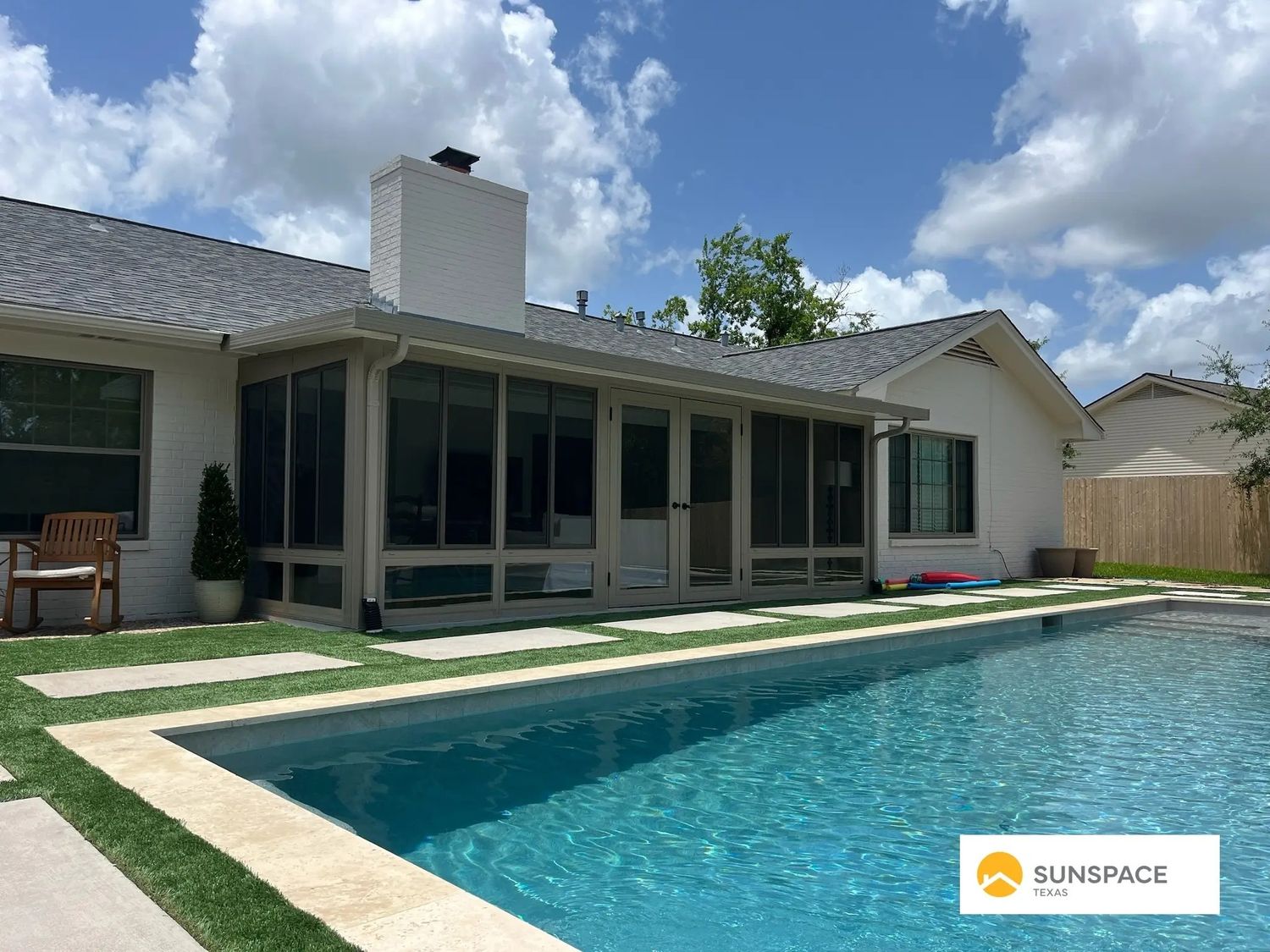  de un proyecto de tipo Muro divisorio exterior cerca de College Station - Bryan por Sunspace Texas