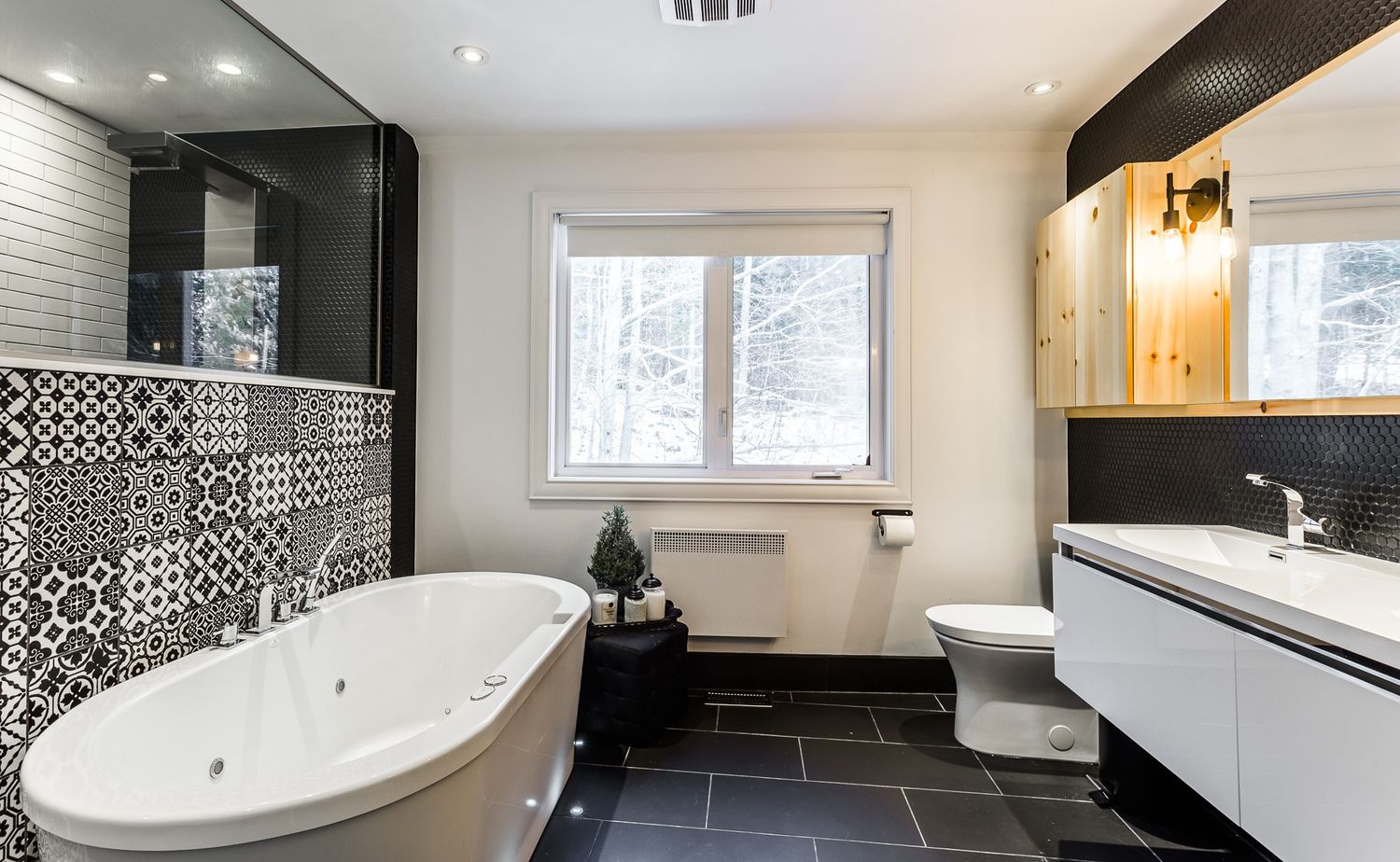 Baño completo de un proyecto de tipo Ampliaciones del hogar cerca de Saint-Jérôme (Laurentides) por Mara Design