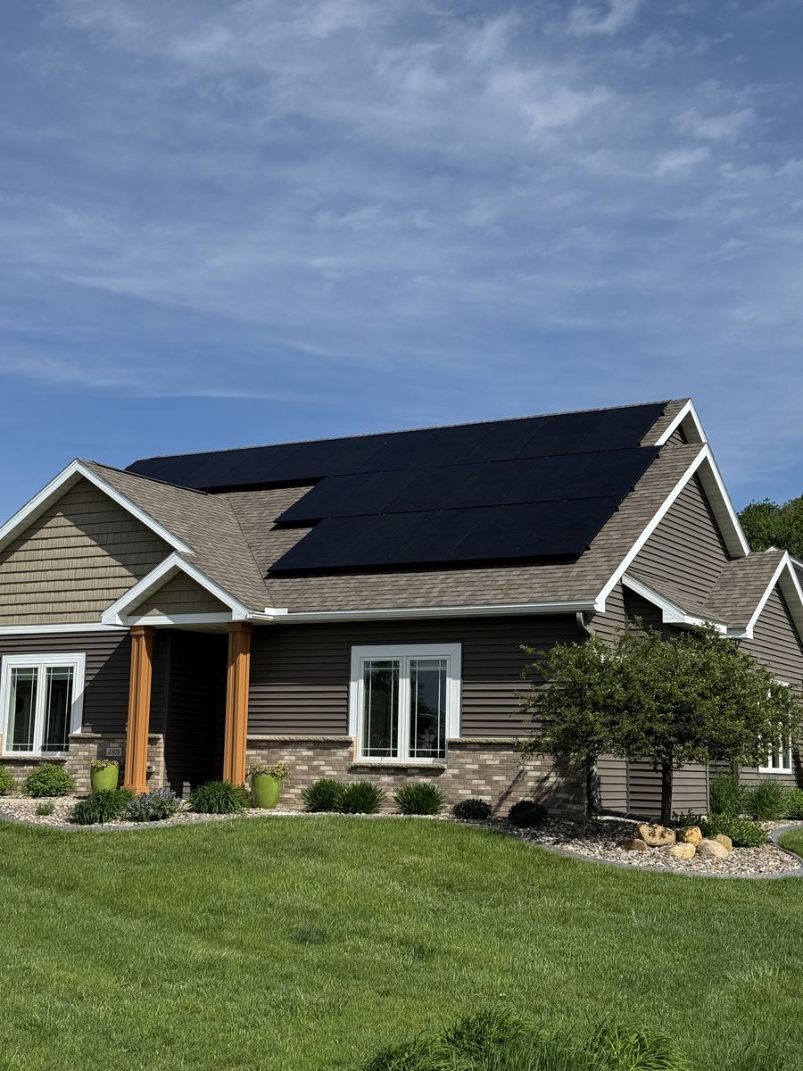 Mécanique du bâtiment d'un projet de Panneaux solaires photovoltaïques près de Rochester de Solar Connection Inc
