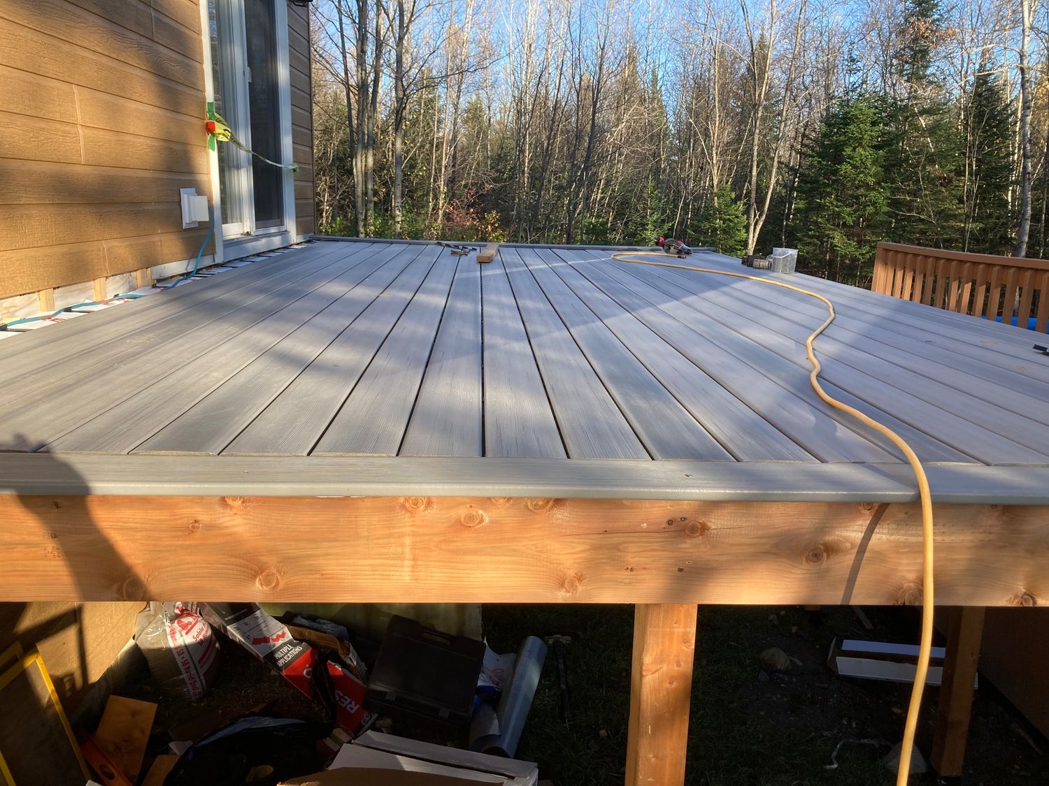 Terraza y balcón de un proyecto de tipo Balcones exteriores cerca de Sherbrooke (Estrie) por Jhojan Hihui