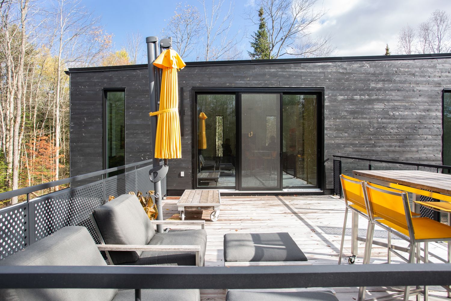 Rooftop Terrace from a Single family homes project near Sherbrooke (Estrie) by UrbanEco Construction
