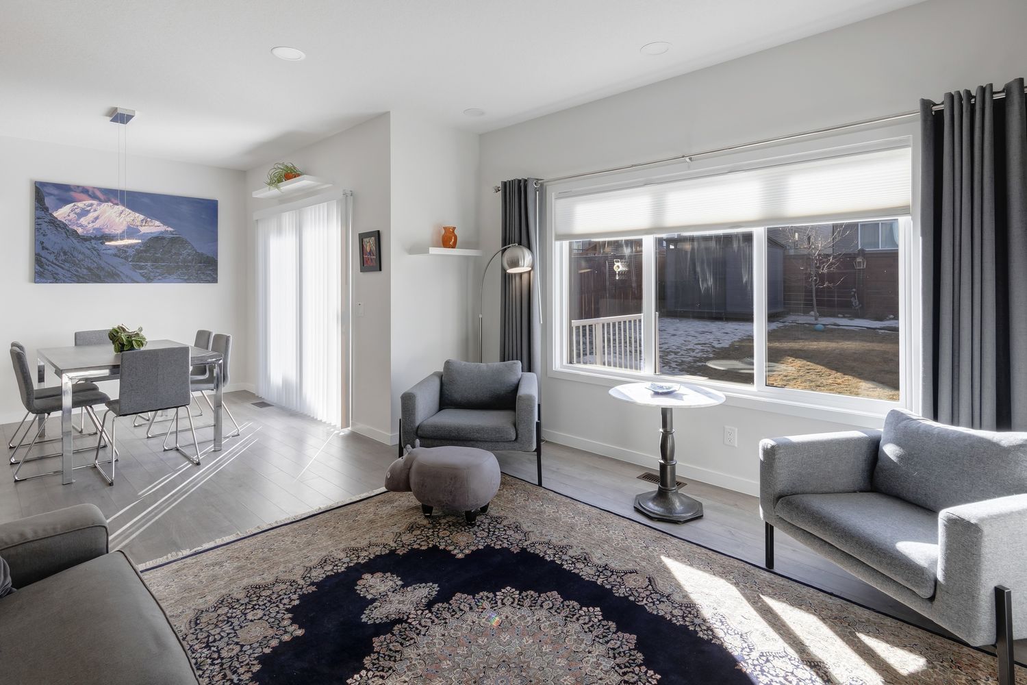 Salle à manger d'un projet de Maisons unifamiliales près de Calgary de Jesse Sinclair Realtor (Associate Broker) REAL Broker
