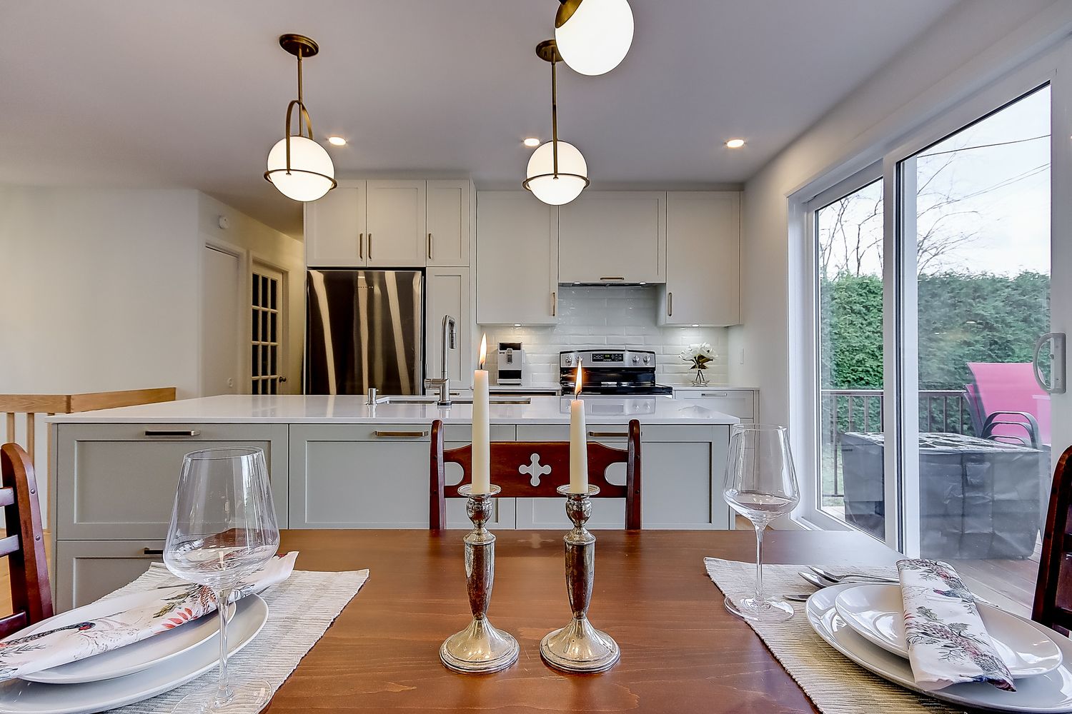 Dining Room from a Single family homes project near Saint-Jean-sur-Richelieu (Montérégie) by Mandrée Design