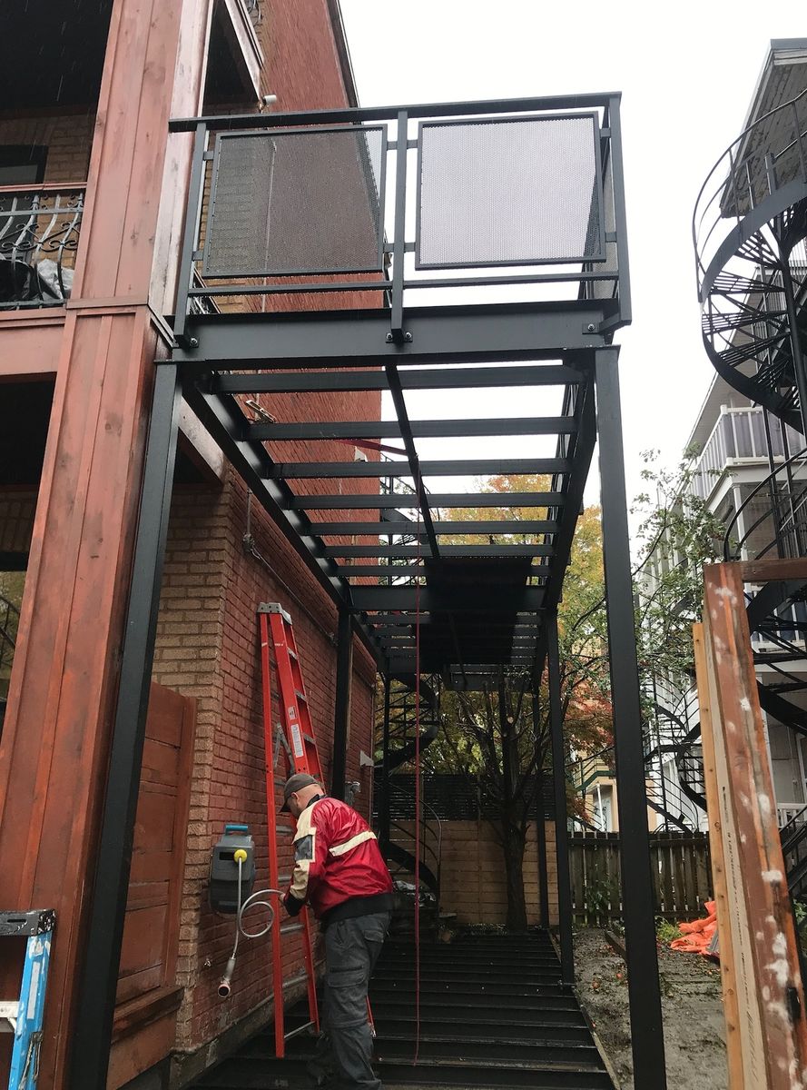 Terrasse et balcon d'un projet de Agrandissements de maison près de Montréal/Laval/Longueuil (Grand Montréal) de psb Inc.