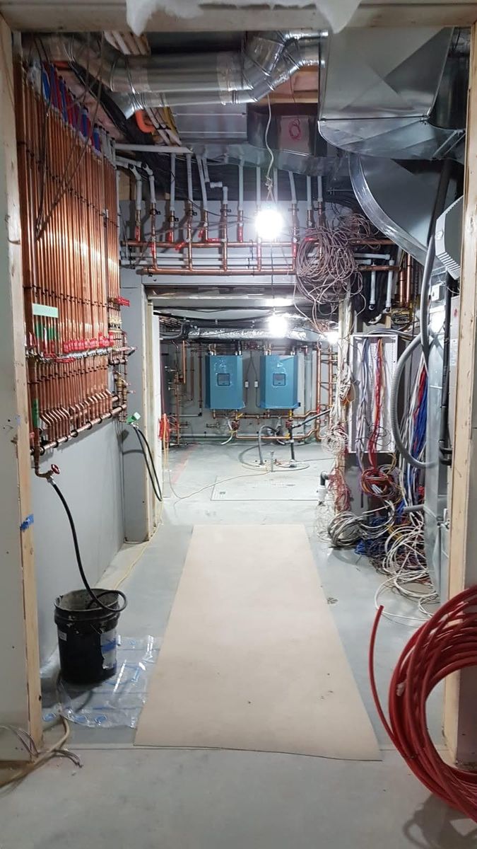 Salle mécanique d'un projet de Maisons unifamiliales près de Toronto (Grand Toronto) de Avvio Fine Homes