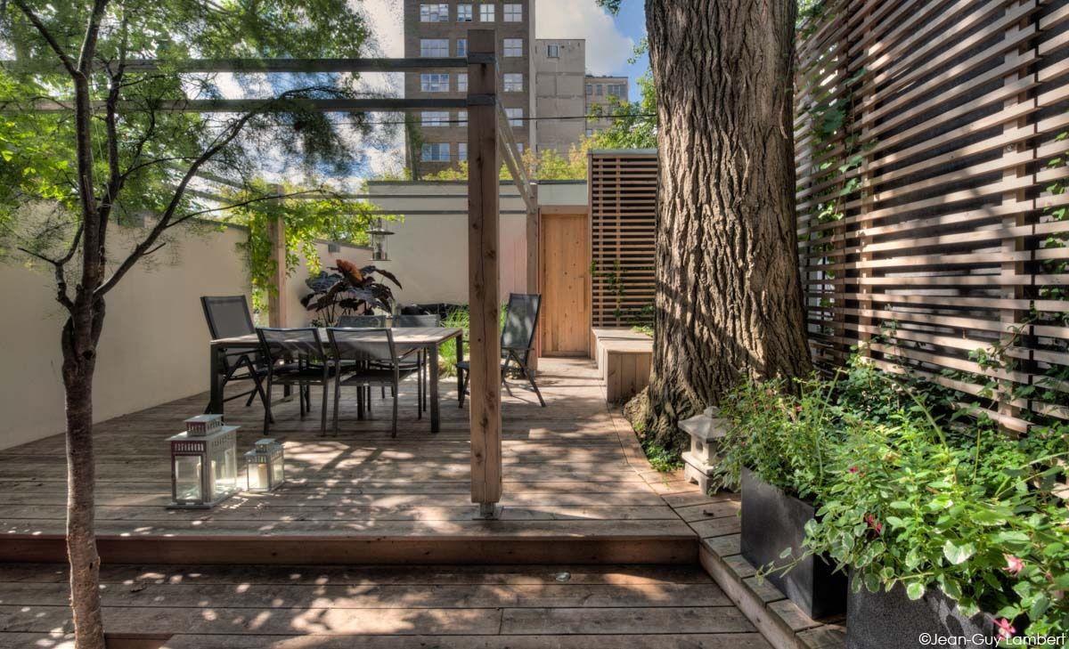 Patio y pérgola de un proyecto de tipo Terrazas  por Atelier Tautem