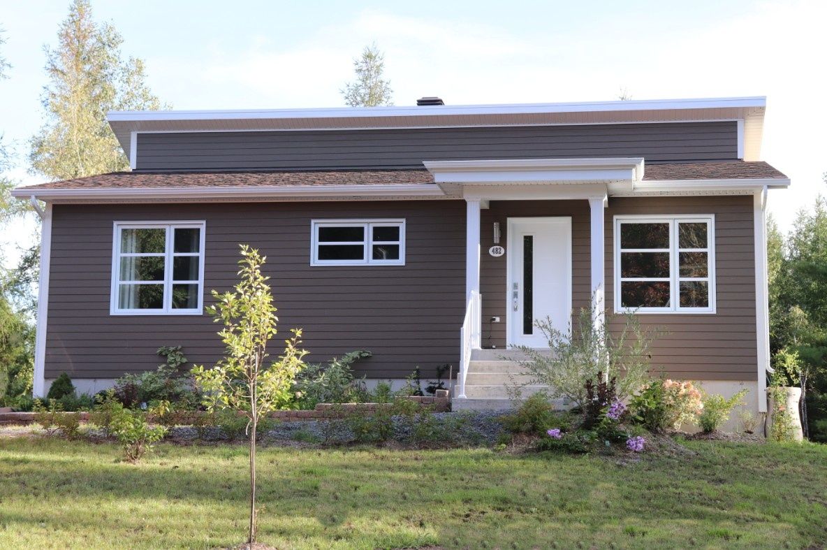 Fachada frontal de un proyecto de tipo Viviendas unifamiliares cerca de Drummondville (Centre-du-Québec) por Construction Thibodeau