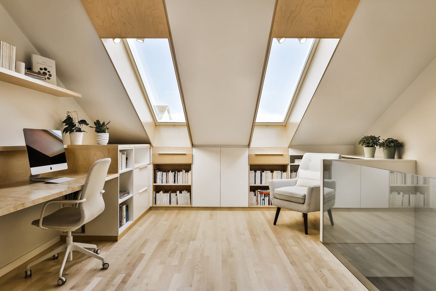 Oficina en casa de un proyecto de tipo Diseño de interiores y distribución  por Atelier Tautem