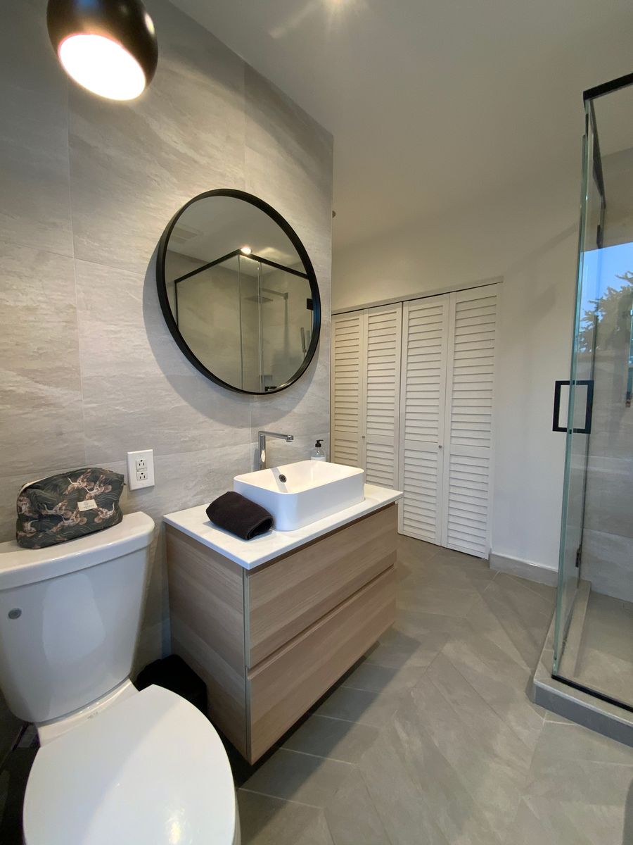 Salle de bain d'un projet de Agrandissements de maison près de Montréal/Laval/Longueuil (Grand Montréal) de psb Inc.