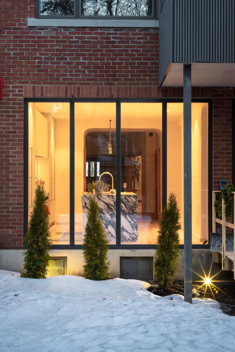  d'un projet de Maisons unifamiliales près de Montréal/Laval/Longueuil (Grand Montréal) de Atelier Schleiss Architectes