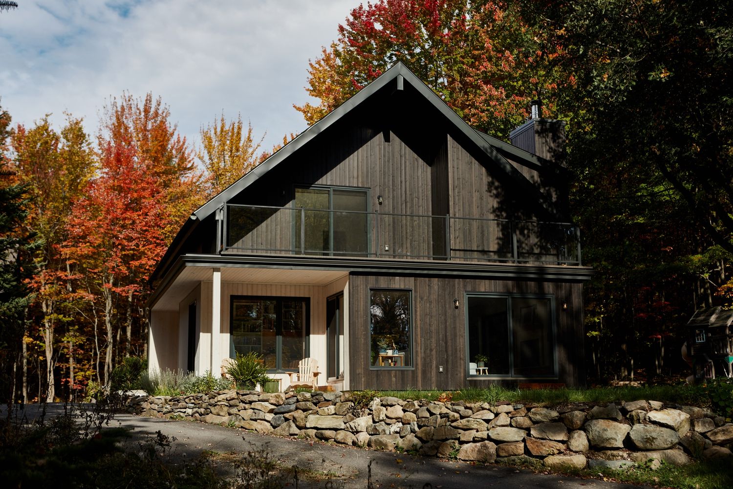 Façade avant d'un projet de Maisons unifamiliales près de Granby/Bromont/Cowansville (Estrie) de Ancré. Architecture & Design