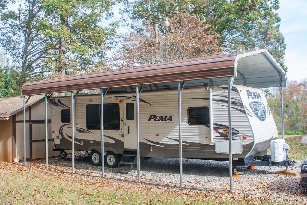 Garage et cabanon d'un projet de Garages près de Austin de Metal America