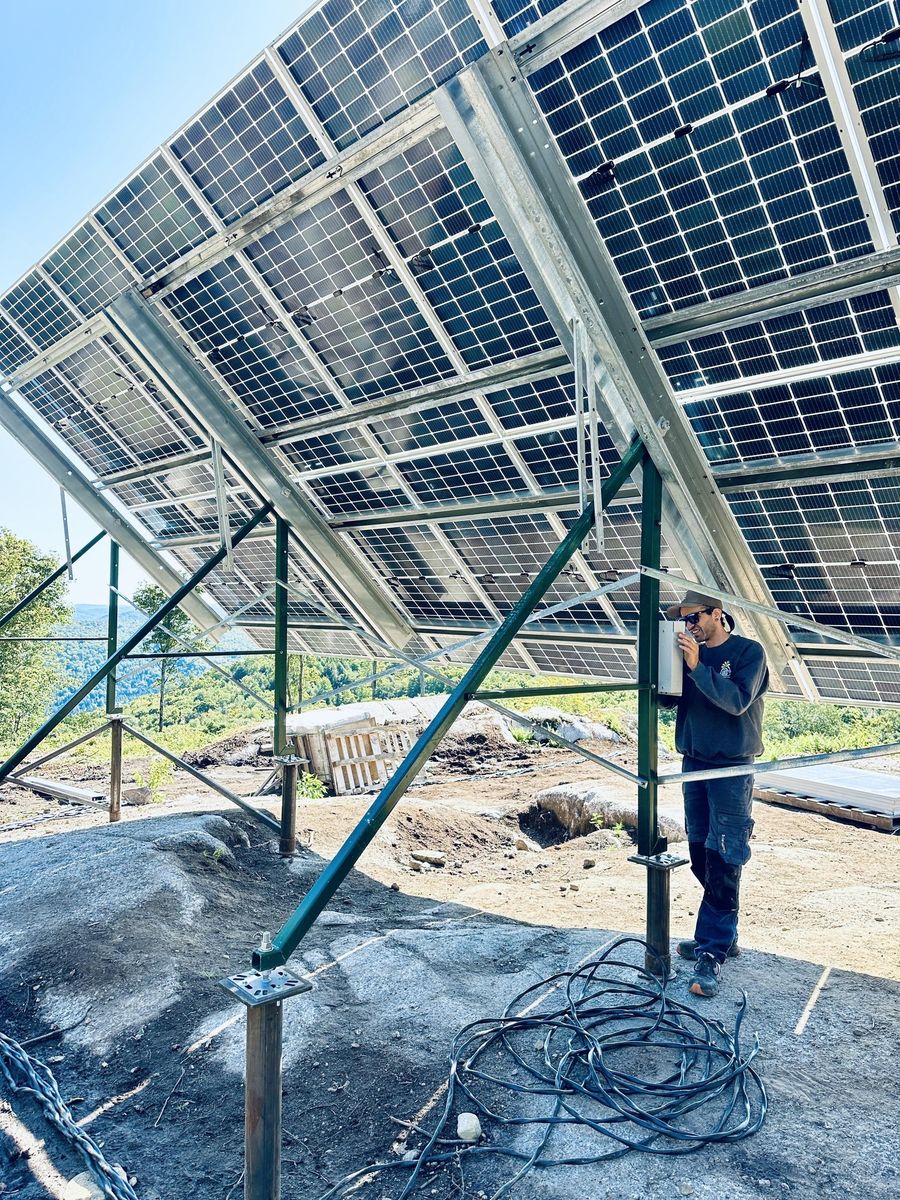 Mécanique du bâtiment d'un projet de Panneaux solaires photovoltaïques près de Saint-Jérôme/Blainville (Laurentides) de Alternative Solaire inc.
